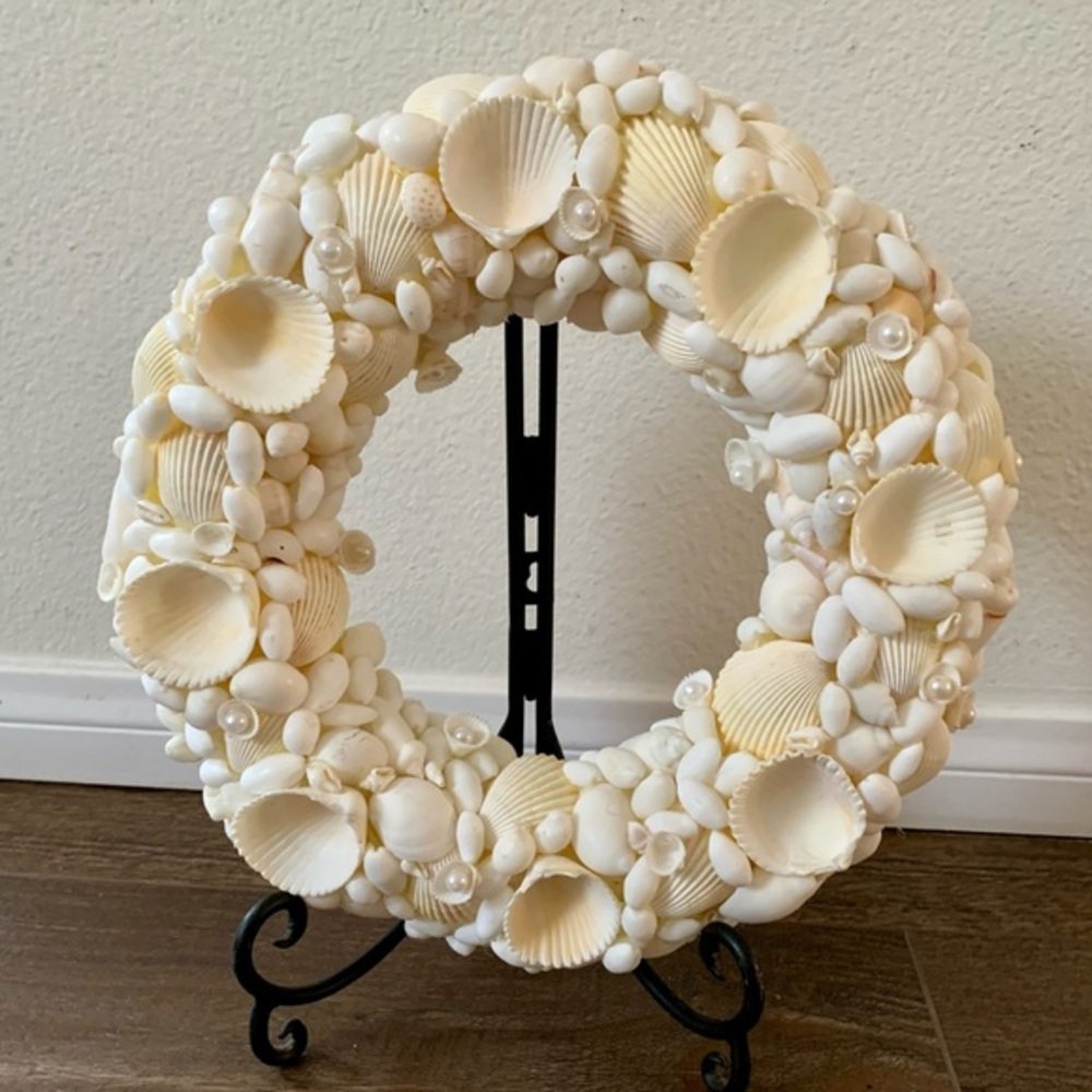 Pearline’s Seashell Wreath D 11” - Picture 1 of 13